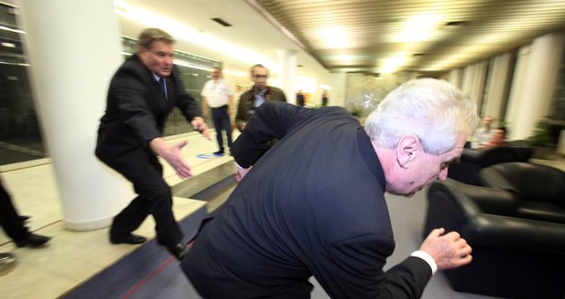 Zemanův pád v České televizi