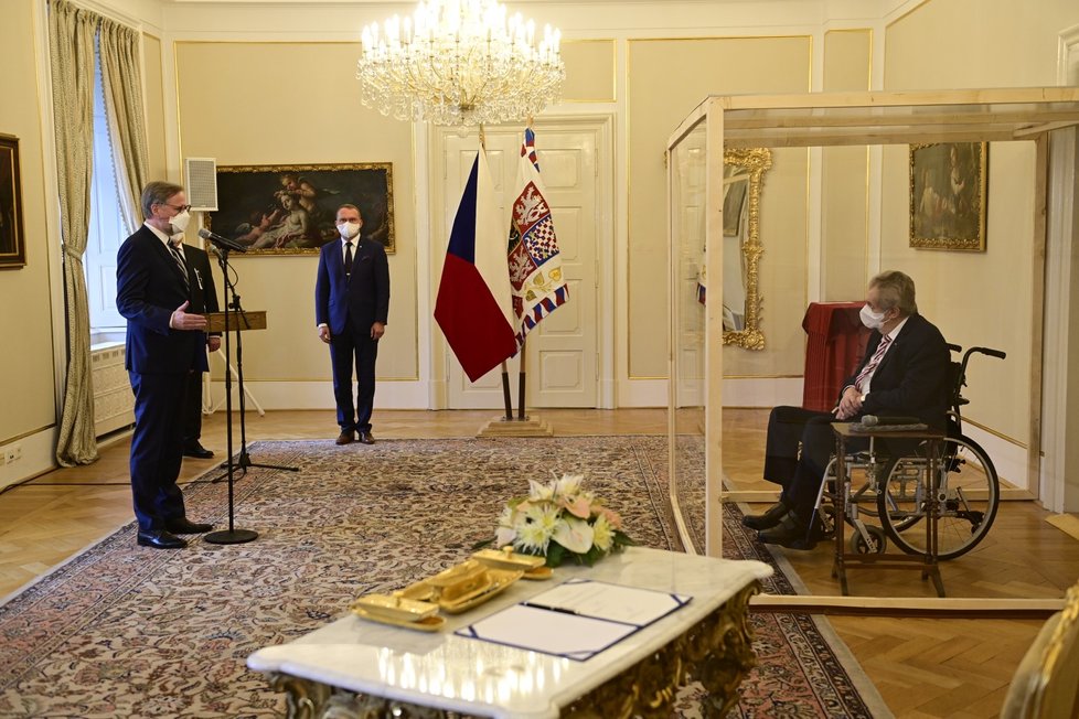 Zeman v plexiskle